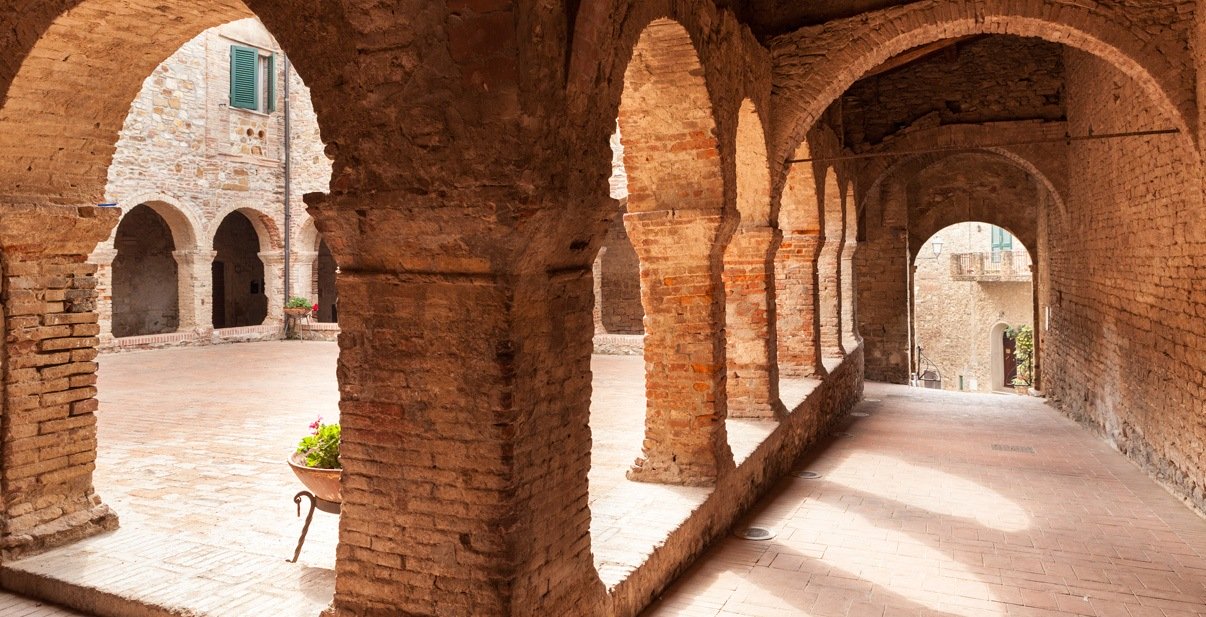 Chiostro a Suvereto